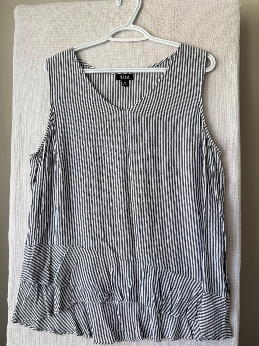 a.n.a A New Approach stripe sleeveless Black & White Top size XL Bi-level